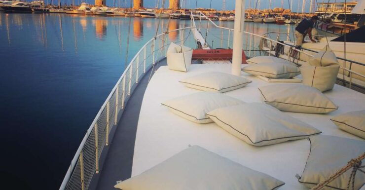 Boat Trip to Anthony Quinns Bay (Unlimited Drinks & Buffet) - Good To Know