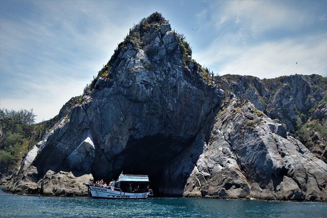 Boat Trip Valentyna Boat One Floor Arraial Do Cabo - Boat Trip Experience in Arraial Do Cabo