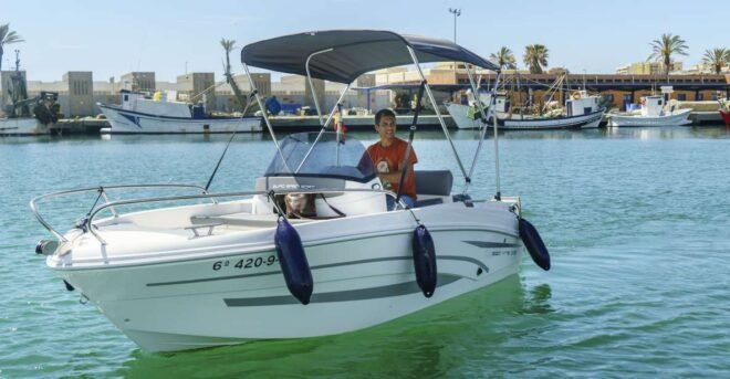 Boat Without Licence, Fuel Included - Instructor and Language Options