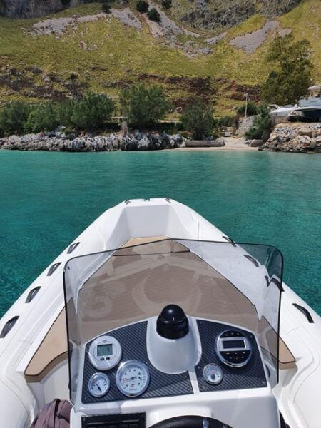 Boats and Speed Boats Rental - Half Day (9:00-13:30) - Onboard Amenities
