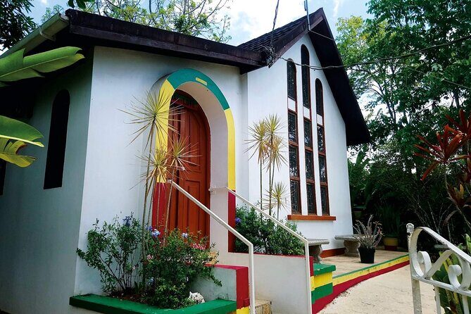 Bob Marley Nine Miles, sightseeing and local food and fruit stop - Food and Fruit Stop