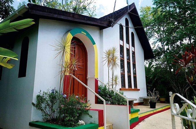 Bob Marley Nine Miles, sightseeing and local food and fruit stop - Practical Details and Comfort