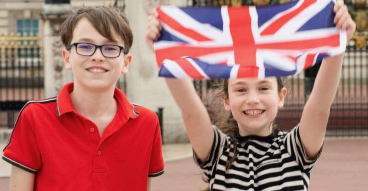 Bobbies, Corgis and the 7 Lions - The Royal Residence: Buckingham Palace