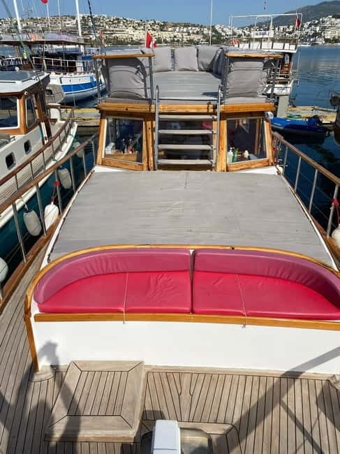 Bodrum boat trip starting from Gümbet beach - The Sum Up