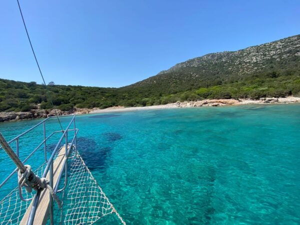 Bodrum: Peninsula Private Boat Tour With Lunch - Onboard Dining Experience