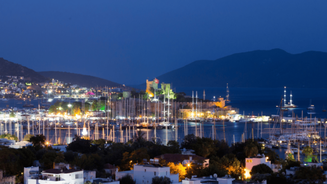 Bodrum: Private Sunset Boat Tour With Dinner - Boat and Amenities