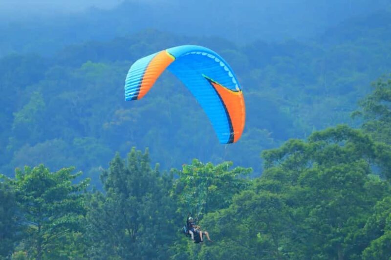 Bogor/West Java: Paragliding With Pilot - An In-Depth Look at the Paragliding Experience in Bogor