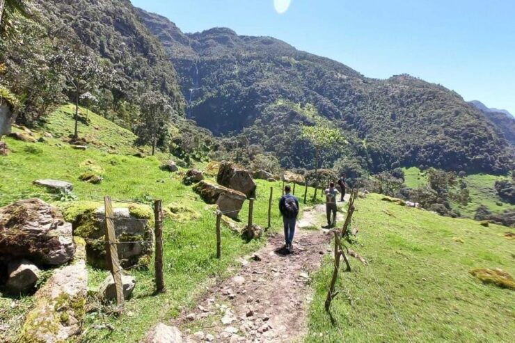 Bogotá: La Chorrera Waterfall Guided Hike With Lunch - Tour Highlights