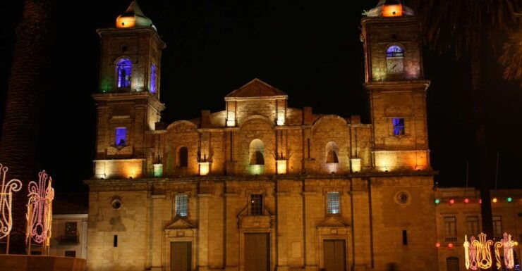 Bogotá: Private Guided Night Tour With Drink - Tour Overview