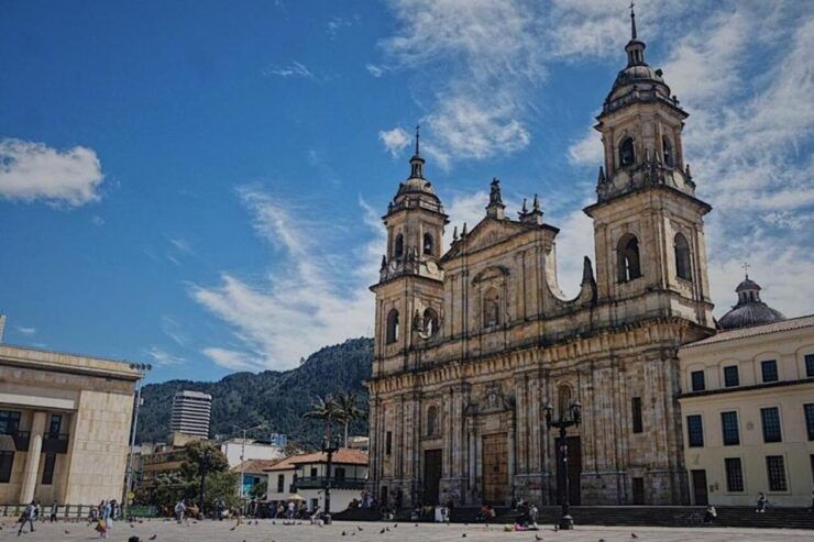 Bogotá: Walking Tour in La Candelaria With Refreshments - Activity Overview