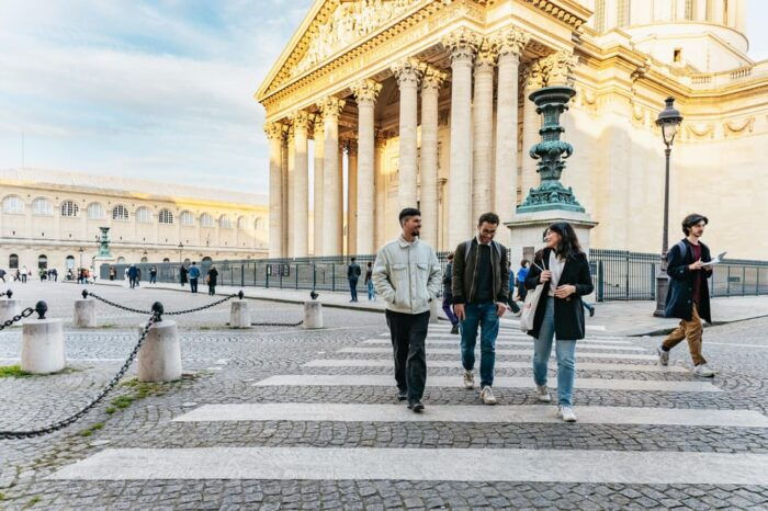 Bohemian Paris by Night - The Solo Travellers Adventure - Experiencing the Unique Ambiance of the Parisian Night