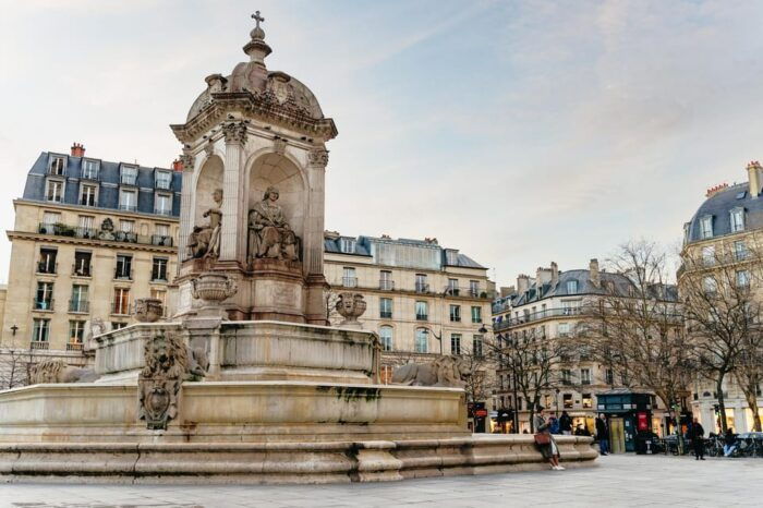 Bohemian Paris by Night - The Solo Travellers Adventure - Connecting With Fellow Solo Travelers