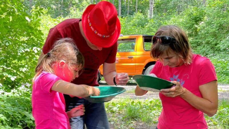 Bohemian Uplands: Garnet panning, Farm & Local Lunch&Beer - Final Thoughts: Who Is This Tour Best For?