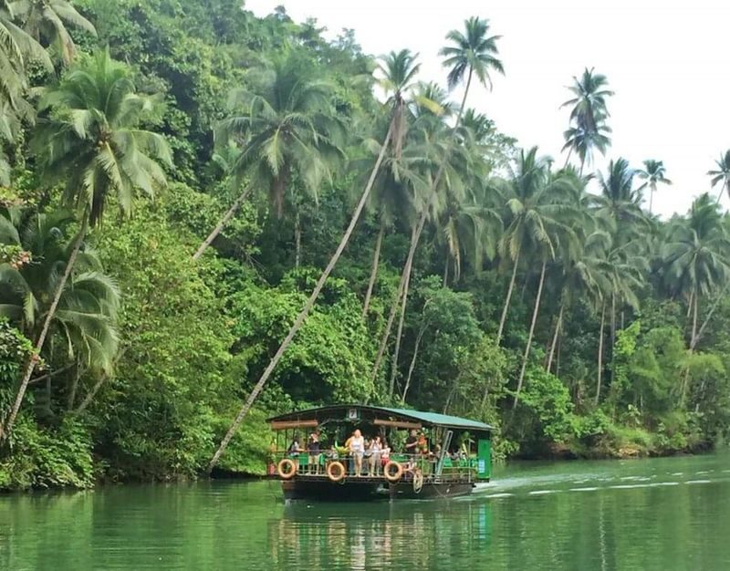 Bohol Countryside Tour with Mirror of the World - Loboc River: a meal with the scenery