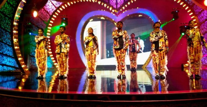 Bollywood Filmcity Tour With Dance Show. - Duration and Pickup Options