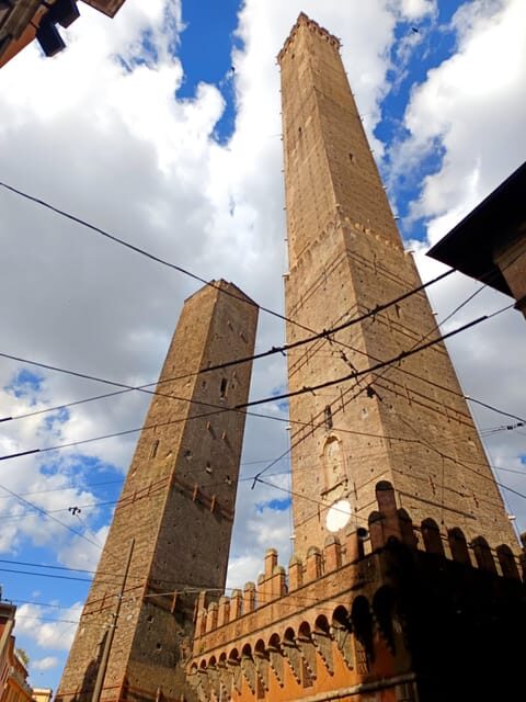 Bologna by night: Food, wine, spritz and fun - Exploring Bologna by Night: The Itinerary in Detail