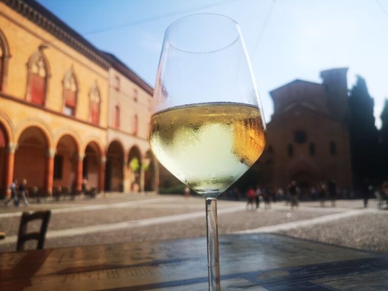 Bologna: City Center Guided Wine Walking Tour - Wine and Food Pairing