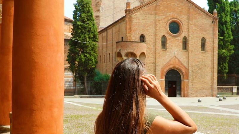 Bologna city center walking tour - A two-hour route from Piazza del Nettuno