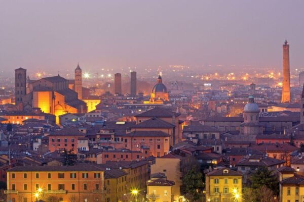Bologna: City Exploration Game and Tour - App Navigation and Features