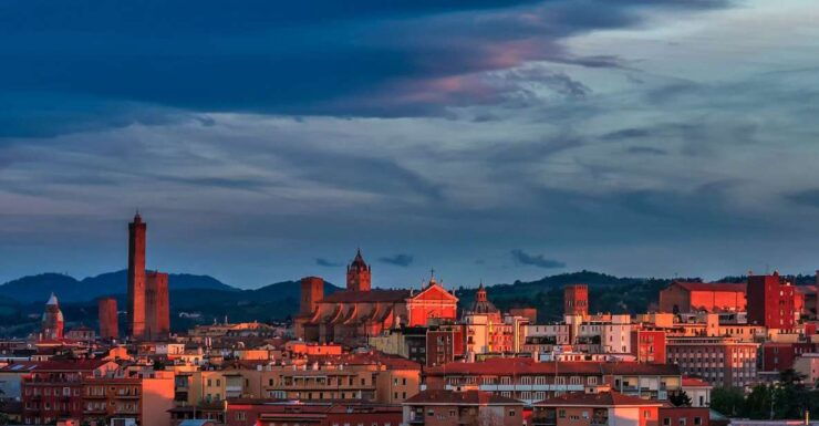 Bologna: City History Guided Walking Tour - Private Tour - Good To Know