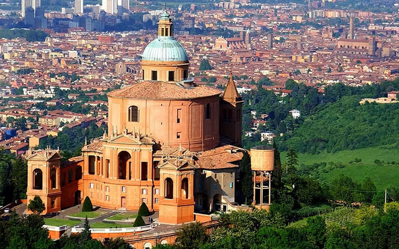 Bologna Clock Tower and Municipal Art Collections tour with tasting - Following the Clock Tower’s audio route