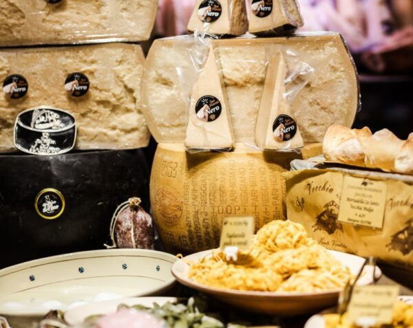 Bologna: Eat and Drink Like a Local Food Tour - Customer Experience