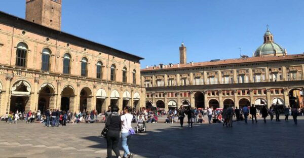 Bologna: Guided Architecture Walking Tour - Customer Reviews and Meeting Point