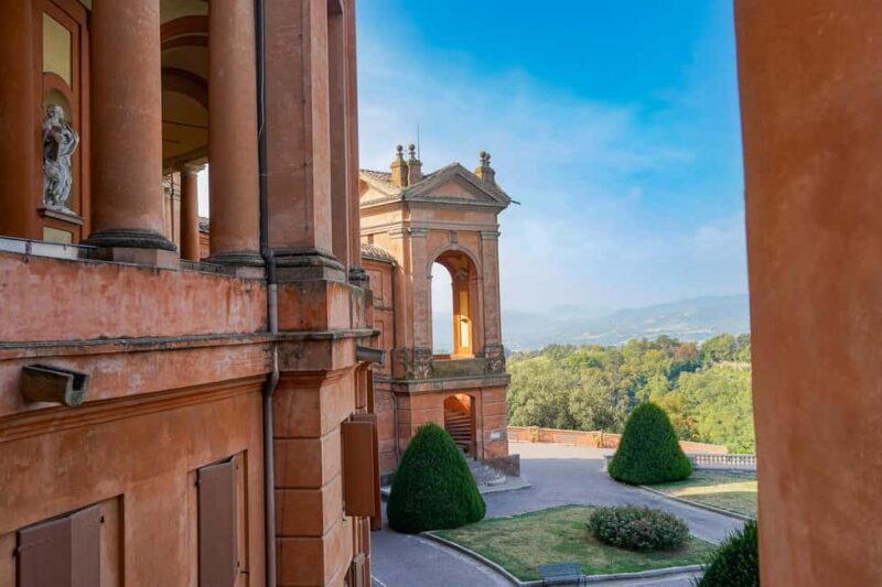 Bologna: Guided tour of the Basilica and Porticoes of San Luca - Scenic Views and External Features