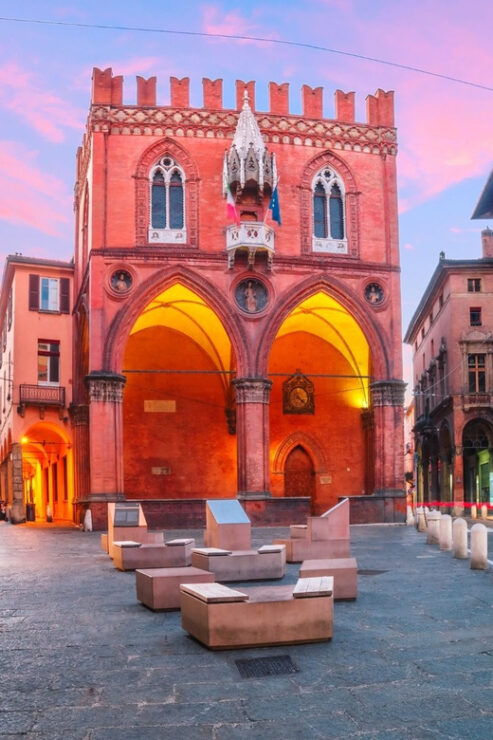 Bologna: Highlights App Guided Tour With Puzzles - Key Attractions to Explore