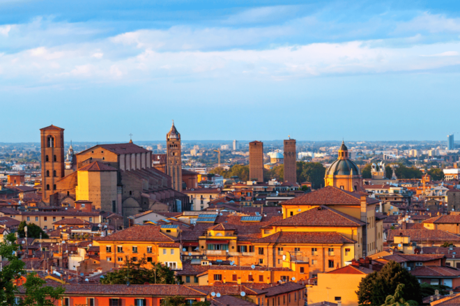Bologna: Highlights App Guided Tour With Puzzles - App Navigation and Flexibility