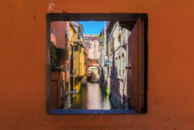Bologna: History and Highlights Audio Tour With Guide on App - Meeting Point and Logistics