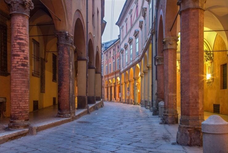 Bologna: Kid-friendly Guided Tour of the City Highlights - Language Options and Cancellation Policy