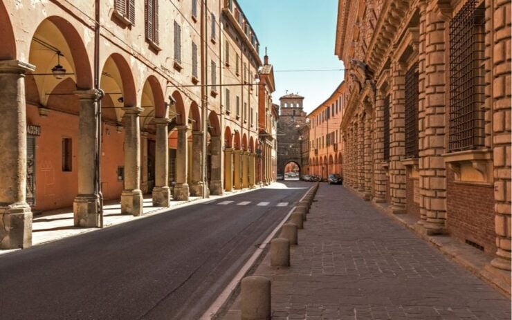 Bologna: Old Town Hidden Gems Exploration Game - Activity Details