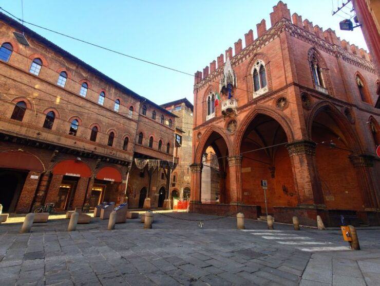 Bologna: Old Town Murder Mystery City Game - Experience the Mystery