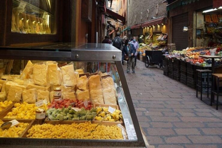 Bologna Private Walking Guided Tour With Licenced Guide - Itinerary