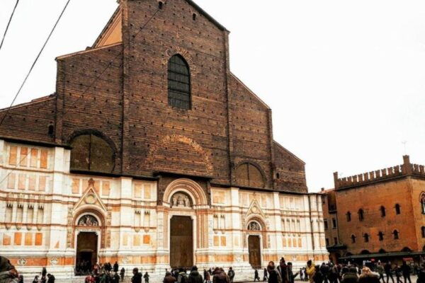 Bologna Private Walking Guided Tour With Licenced Guide - Pricing and Inclusions