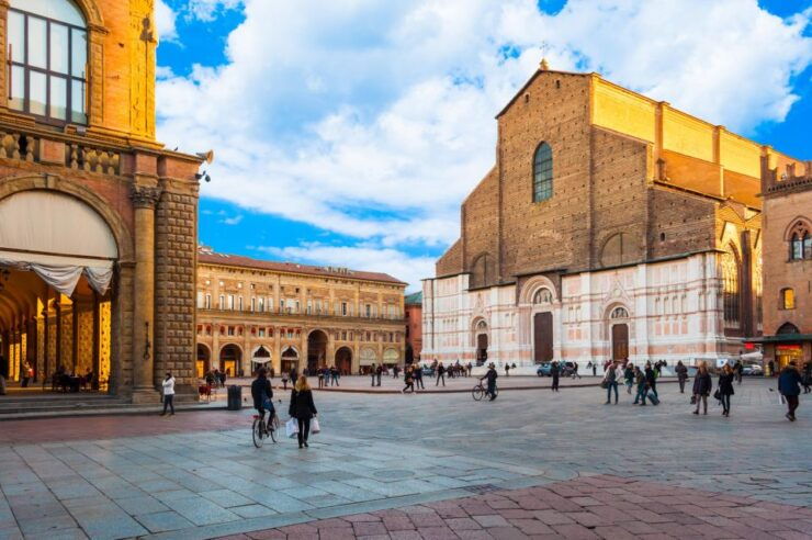 Bologna: Red Bus City Tour and Local Food Tasting - Highlights of the Tour