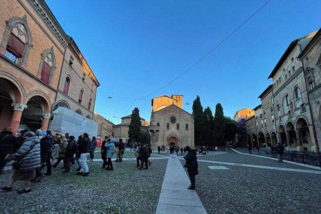 Bologna: Self-Guided Historical Audio Tour - Towers, Whispers, and Star-Crossed Lovers