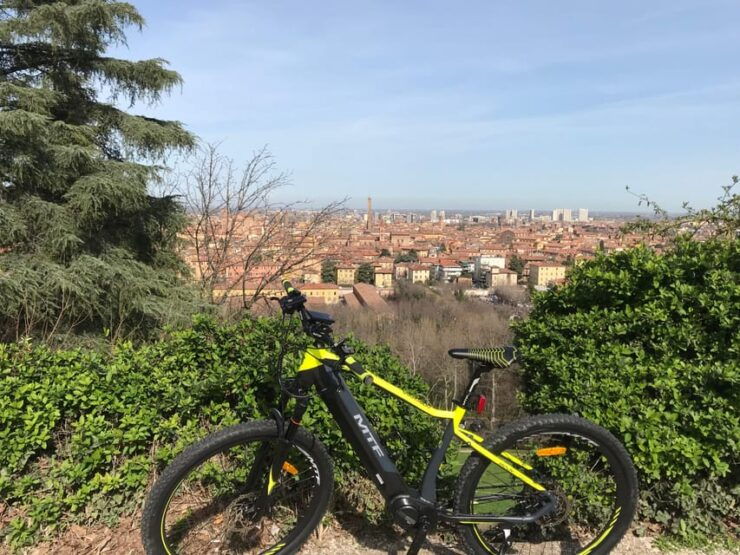 Bologna: Self-Guided Tour of the Center by E-Bike - Tour Highlights and Itinerary