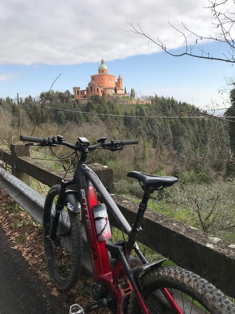 Bologna: Self-Guided Tour of the Center by E-Bike - Tour Requirements