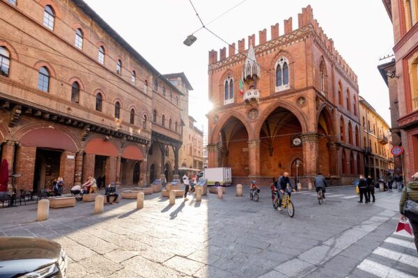 Bologna: Self-Guided Tour of the Center by E-Bike - Explore Bolognas Top Locations