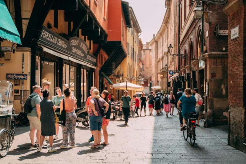Bologna: Small-Group Tour with the Historic Archiginnasio - Starting Point: Piazza Maggiore