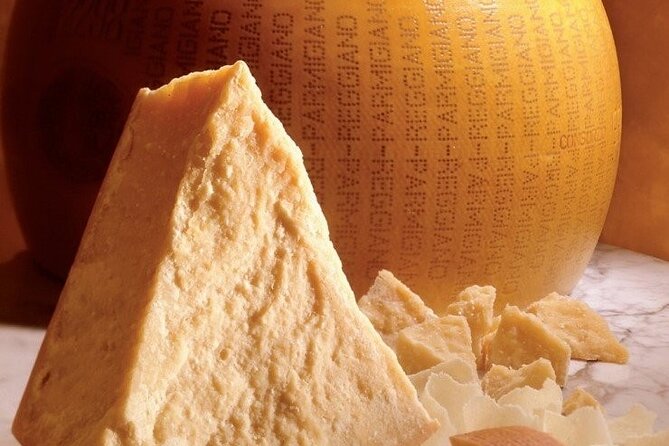 Bologna: the Red Medieval Pearl and Its Delicious Food (Private Tour) - Bolognas Rich Medieval History