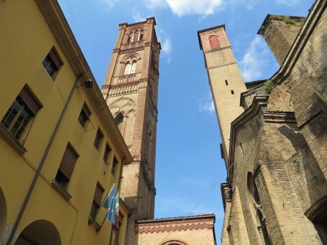 Bologna: Torre Degli Asinelli Entrance Ticket & Food Tasting - Meeting Point
