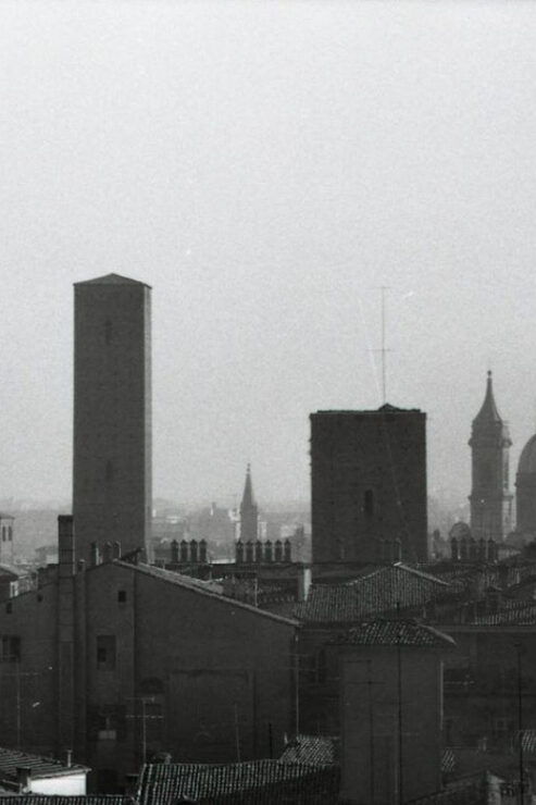 Bologna Towers, Waters, Volto Santo Guided Tour With Brekkie - Key Locations