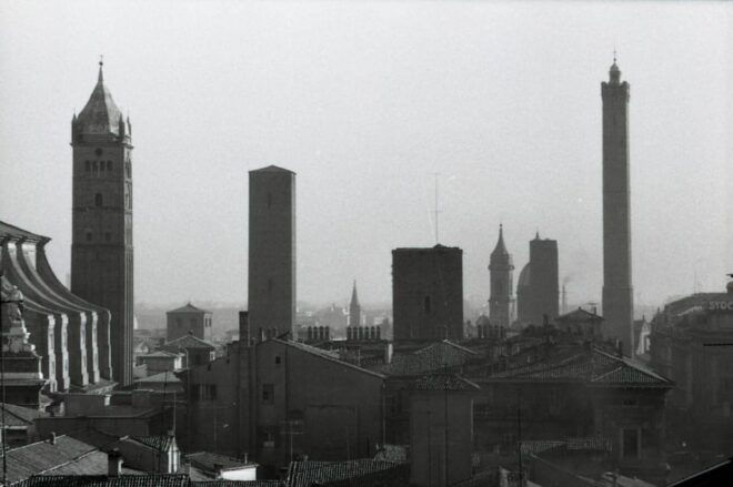 Bologna Towers, Waters, Volto Santo Guided Tour With Brekkie - Inclusions in the Tour