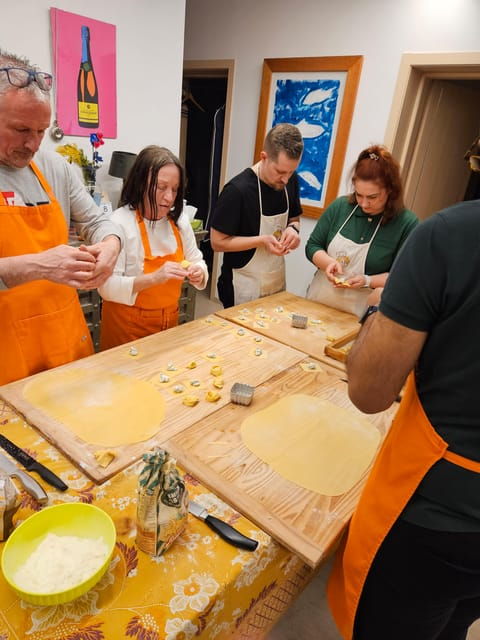 Bologna: Traditional Recipes Cooking Class With Local Wines - Meeting Point and Class Details