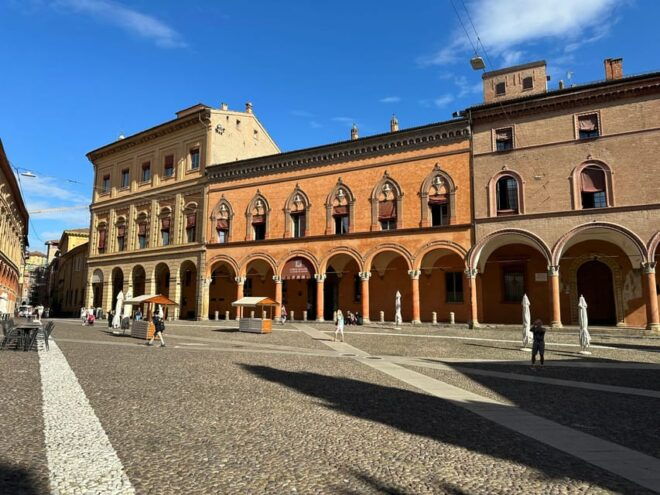 Bologna: Walking Food Tour and Highlights With a Local Guide - Meeting Point and Availability