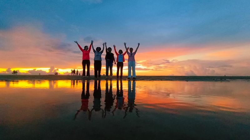 Bongawan Mangrove Cruise and Fireflies Tour - Sunset at Mirror Beach