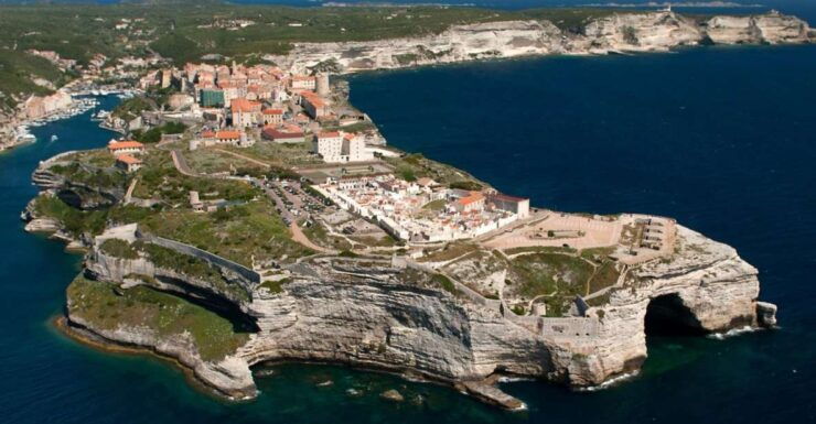 BONIFACIO - CORSICA: A TRIP FROM SARDINIA - Good To Know